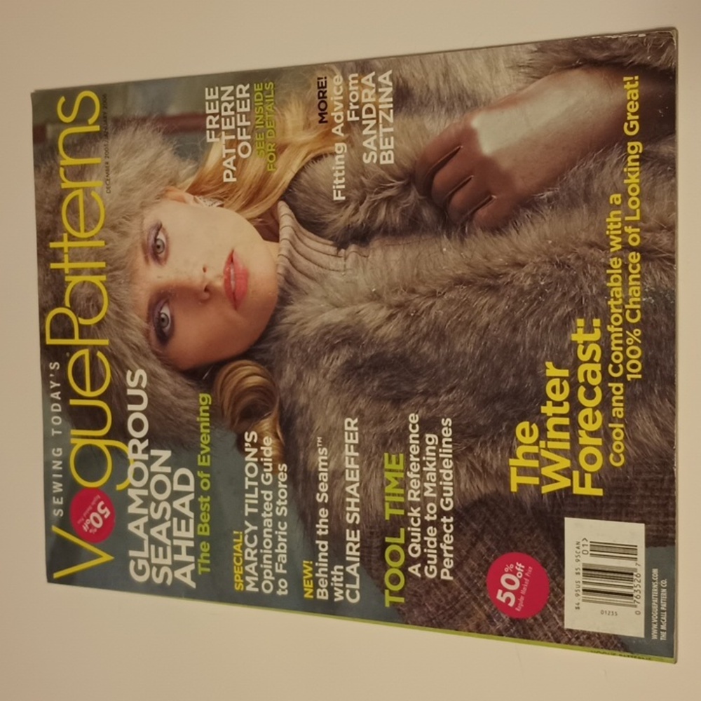 2/$15 Vogue Patterns Dec 2005 /Jan 2006 Magazine